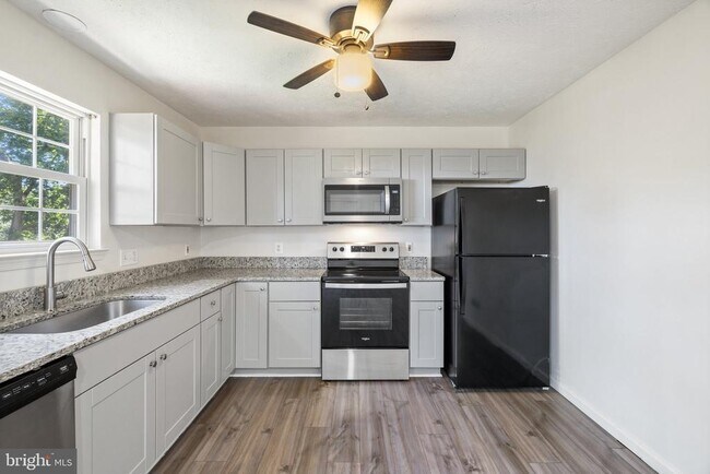 Building Photo - 345 Brown Ave