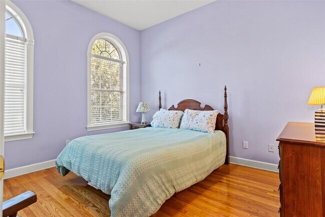 Building Photo - 6445 Renwick Cir