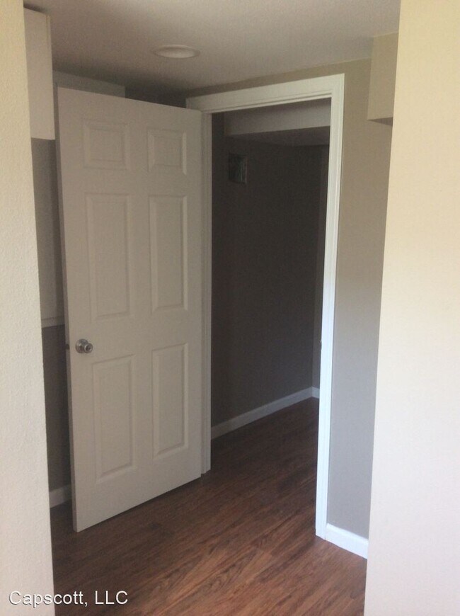 Building Photo - 1 br, 1 bath Apartment - 3727 SE Cora St.