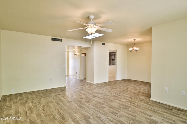 Building Photo - 9860 N 105th Ave