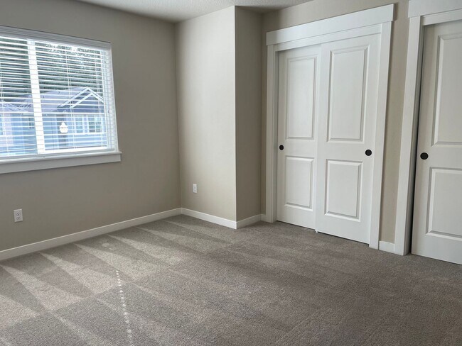 Building Photo - NEWLY BUILT 3 BED/2 BATH OPEN CONCEPT HOME...