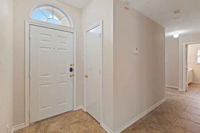 Building Photo - 2511 Westwood Main Dr
