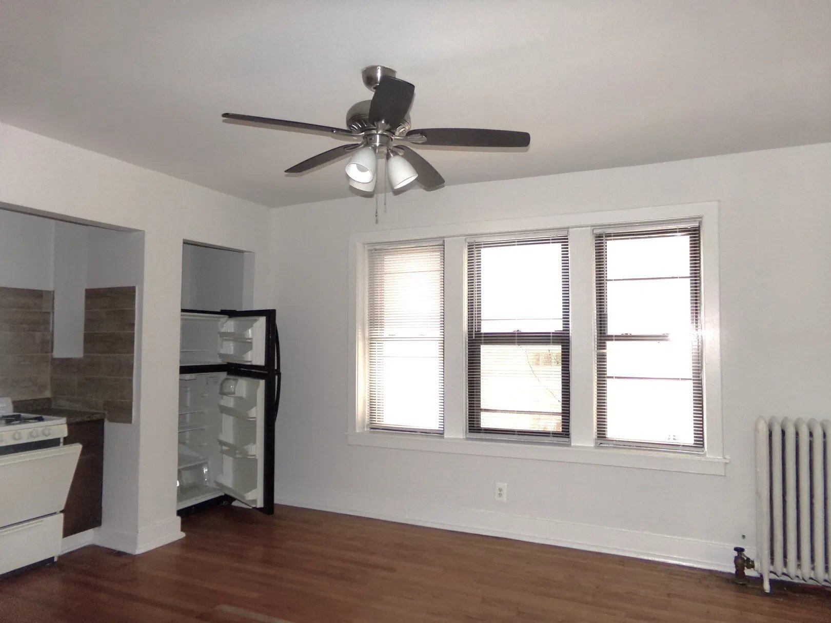 Building Photo - 1619 W Morse Ave