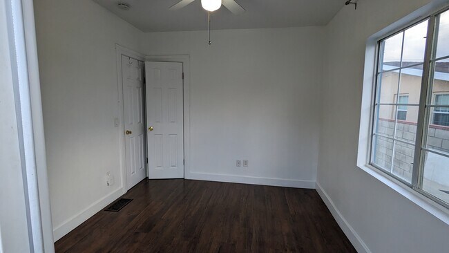 Smaller back bedroom - 1122 E Harvard St