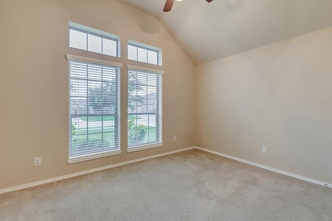 Building Photo - 5615 Stoneridge Ct