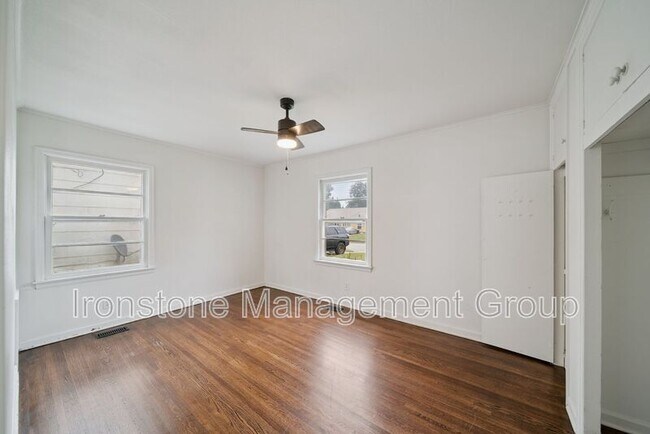 Building Photo - 219 E 45th Ct
