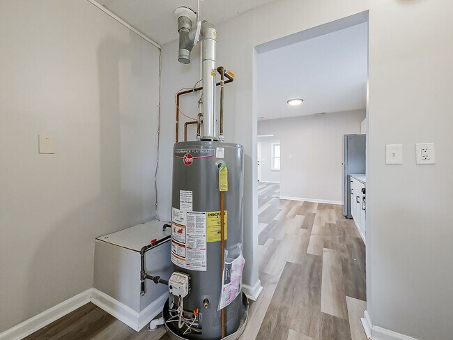 Building Photo - SECTION 8 ACCEPTED! Fresh Start in the Heart of Hazel Park – 3 Bedroom Charmer on Powell Ave