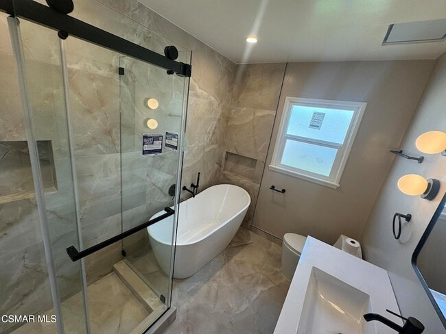 Building Photo - 21420 Chatsworth St