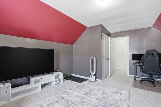 Building Photo - 17 Crown Ct