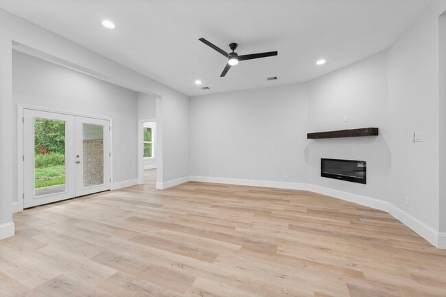 Building Photo - 478 Stephen F Austin Dr