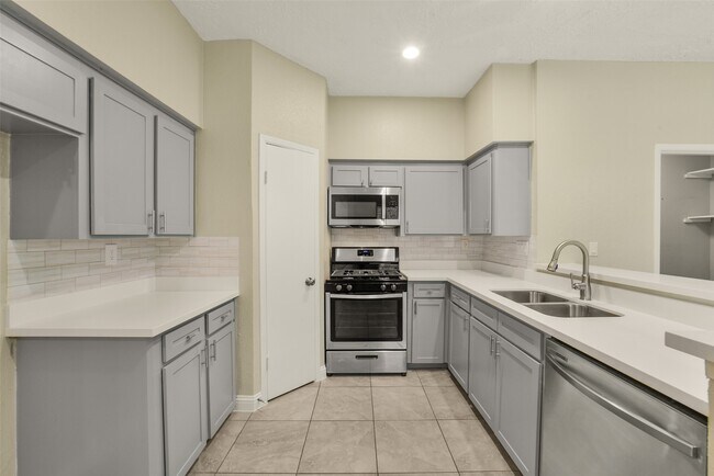 Building Photo - 21211 Park Mt Dr