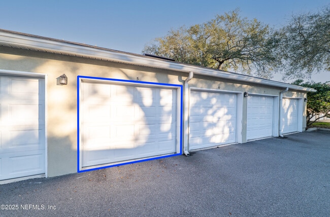 Building Photo - 75 Jardin De Mer Pl