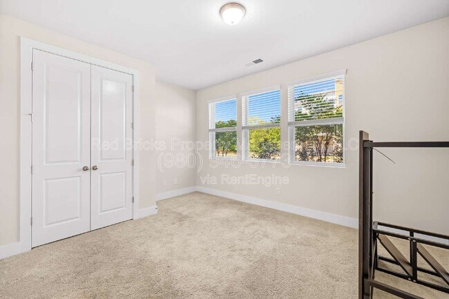 Building Photo - 2837 Ensemble Ct