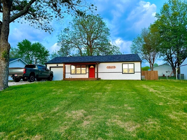 Building Photo - 18619 S State Route D