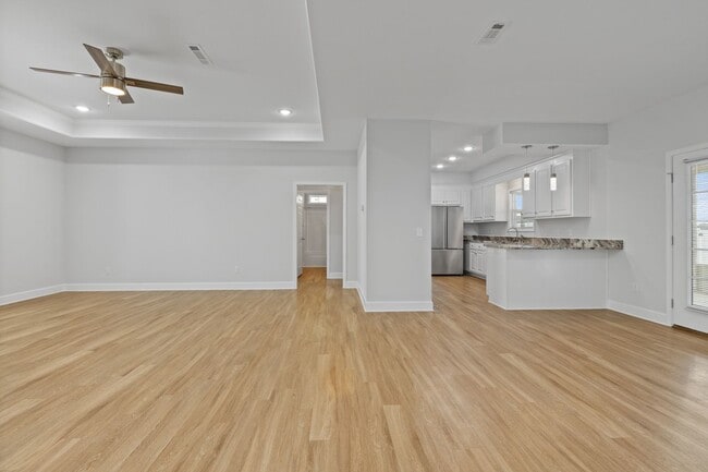 Building Photo - Stunning Newer Townhouse
