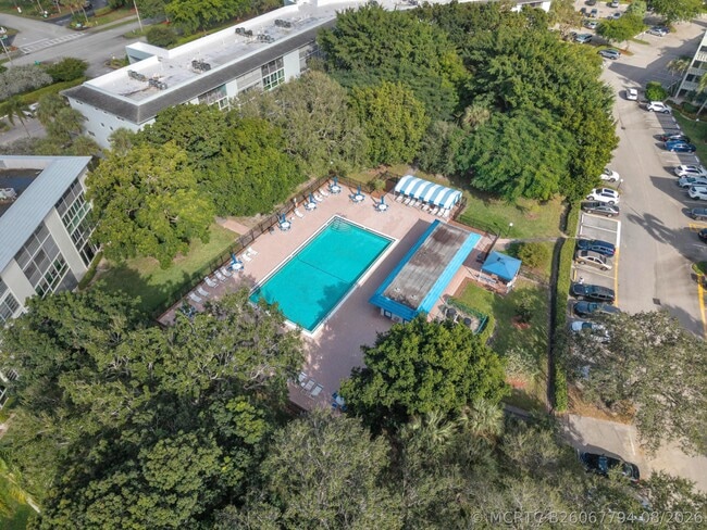 Building Photo - 3003 Portofino Isle