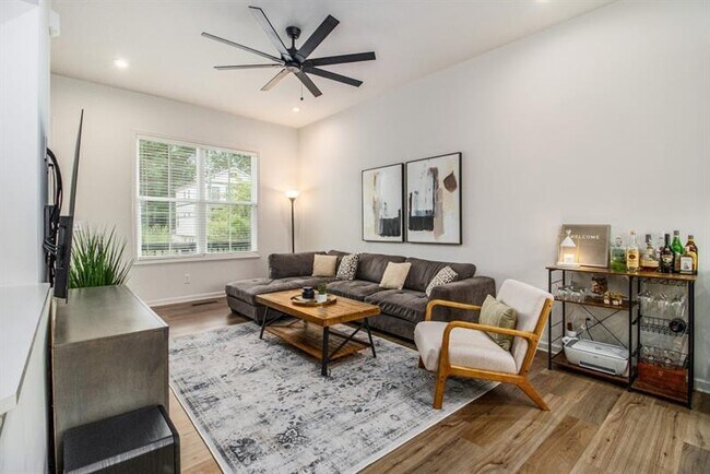 Building Photo - 2016 Bixby Byway Dr SE