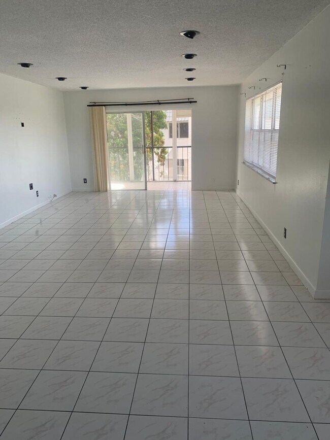 Building Photo - 3360 Spanish Moss Terrace