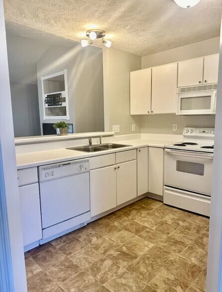 Building Photo - 360 Bubble Creek Ct