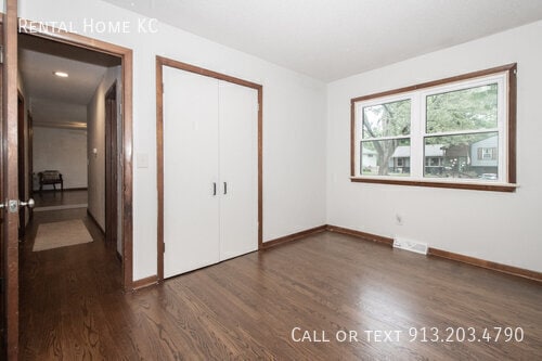 Building Photo - 9420 Walmer-