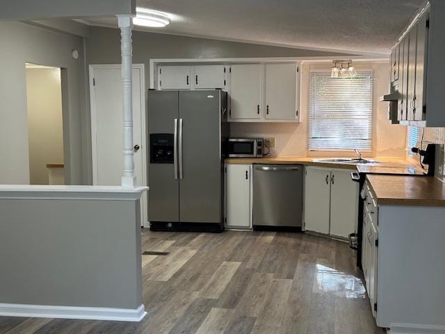 Building Photo - 635 Plaza Dr