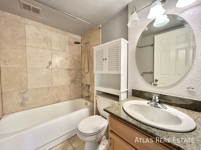 Building Photo - 909 Logan St