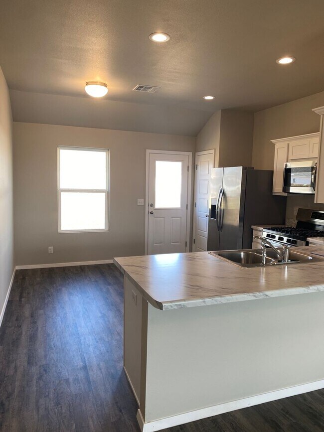Building Photo - *Pre-leasing* Three Bedroom | Two Bath Hom...