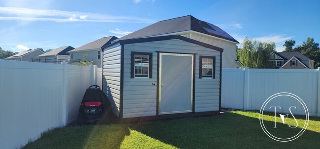 Building Photo - RATE DROP ALERT (was $3200/month)!