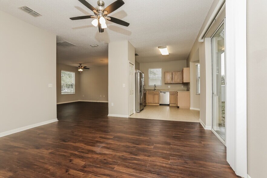 Building Photo - 233 Bluff Pass Dr