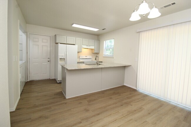 Building Photo - 5 Iris Way