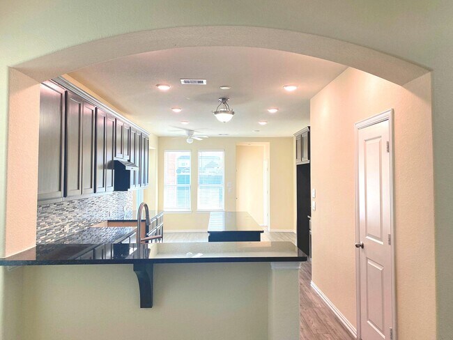 Building Photo - 29880 Dovetail Blf Ln