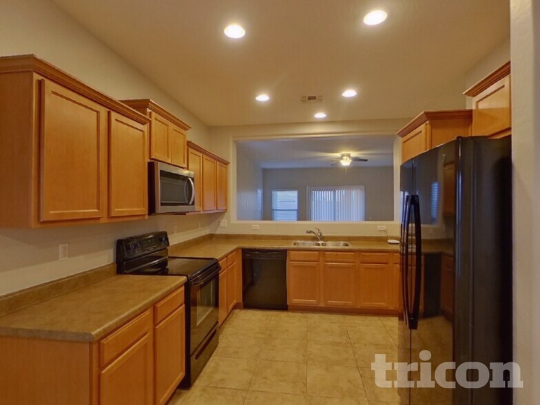 Building Photo - 42756 W Elizabeth Ave