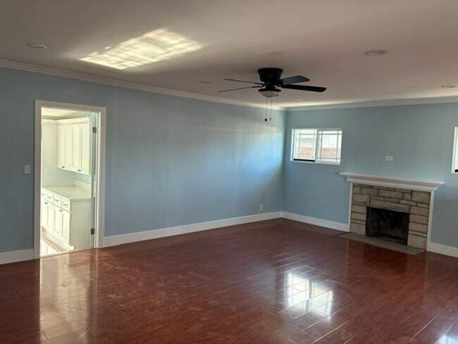 Building Photo - 5 Bedroom 4 Bath House in Garden Grove