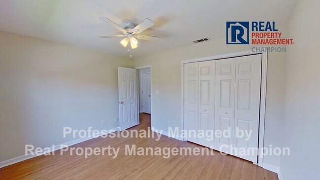 Building Photo - Immaculate Townhome near Monkey Junction