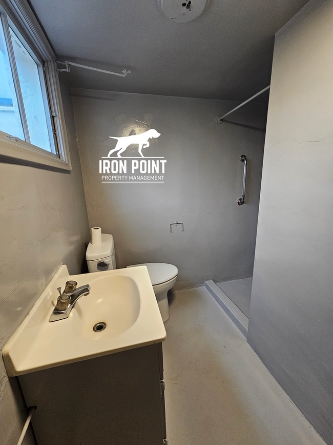 Building Photo - Move-in Special-Renovated 3bed/2bath home w/gas fireplace, garage, near downtown Caldwell.