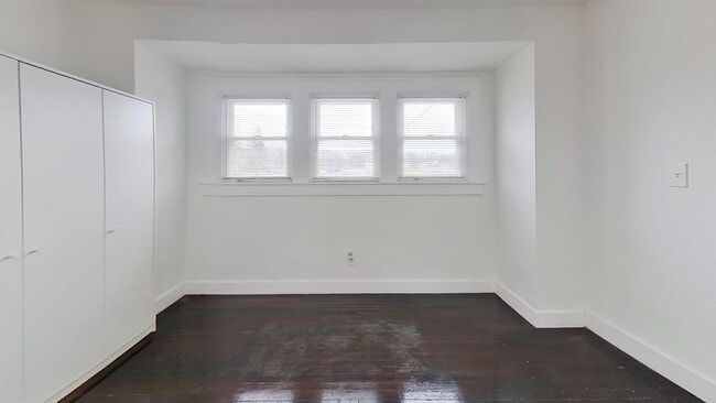 Building Photo - 701 W Hanna Ave