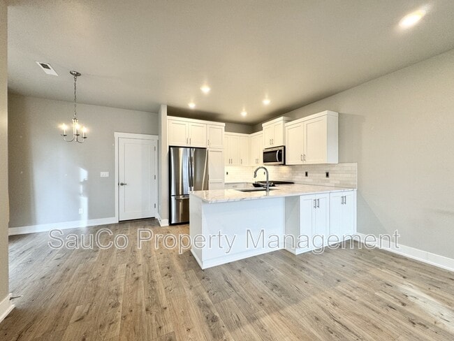 Building Photo - 5715 SE 79th Ave