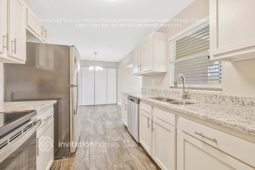 Building Photo - 423 Janell Dr