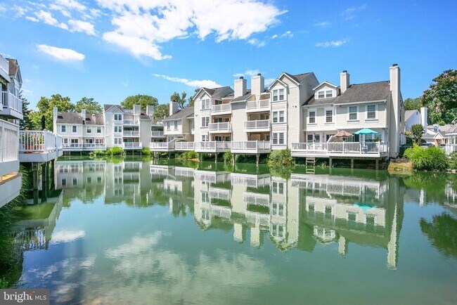 Building Photo - 3395 Lakeside View Dr