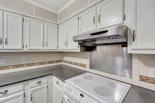 Building Photo - Charming 4-Bedroom, 2-Bath Brick Home with...