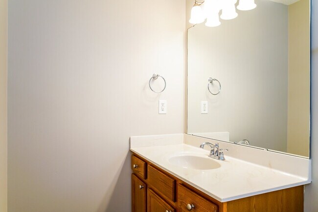 Building Photo - 8145 Wesley Farm Dr