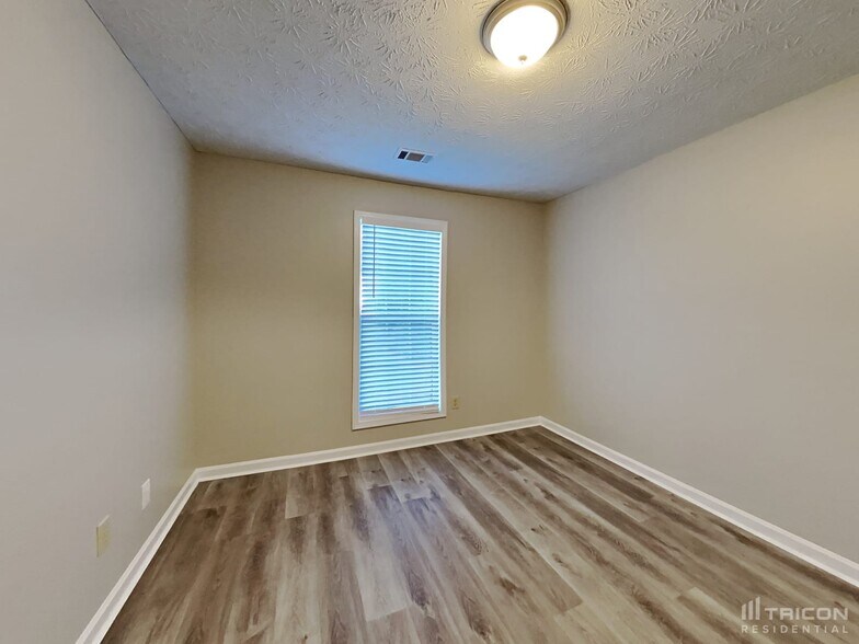 Building Photo - 3734 Windy Hill Dr SE