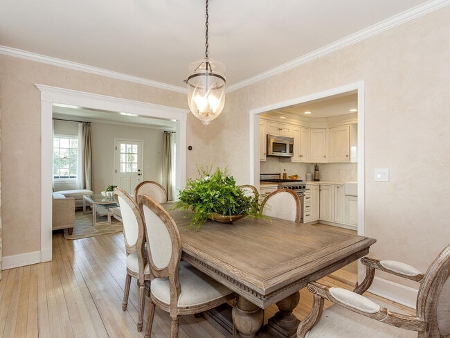 Building Photo - 4-Bed Oasis in Old Greenwich - Spacious 1,829 Sq Ft with 2 Full Baths!"