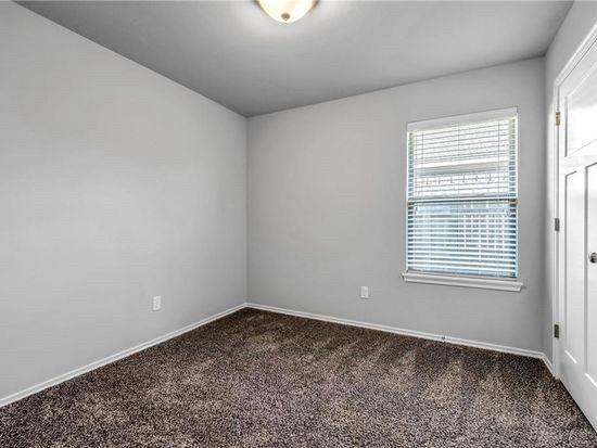 Building Photo - 806 Barbaroot Dr