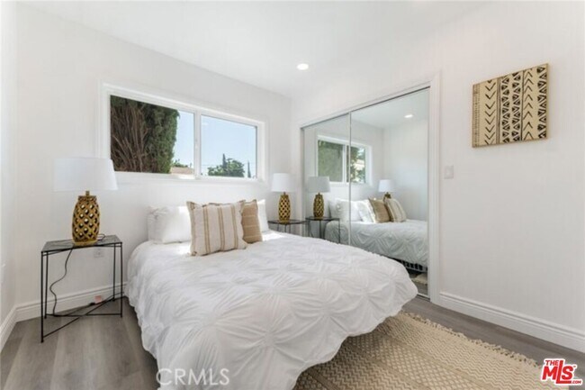 Building Photo - 11912 Elkwood St