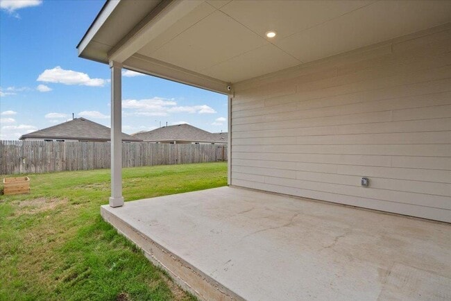 Building Photo - 20221 Heinrich Ln