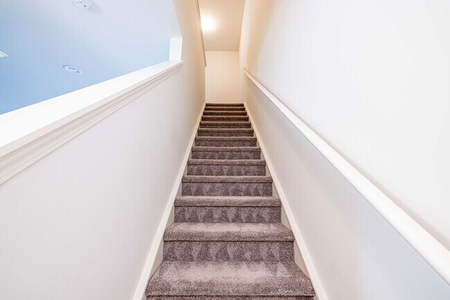 Building Photo - 3 Bedroom Townhome Bonterra Village AVAILA...