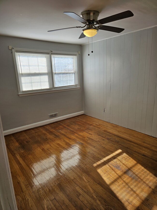 Master Bedroom - 1534 Barrett Rd