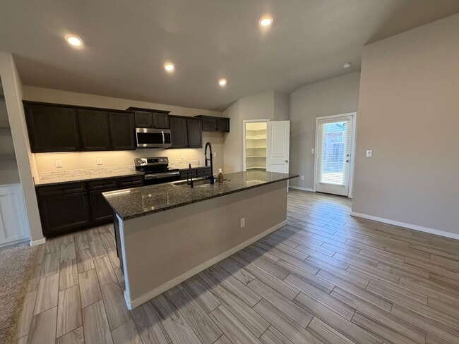 Building Photo - 3/2 in Upland Crossing Available Now!!!