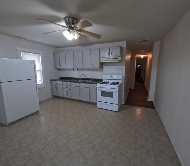 Primary Photo - 724 E Lawrence St